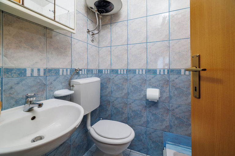 Bathroom 5, Apartments Jase, Karlobag
