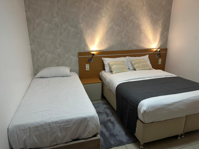 Others 3, Hotel Le Prince, Poitiers Gare, Vienne