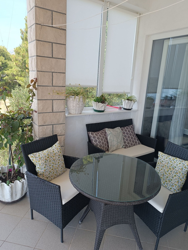 Others 4, Apartment Ante, Brela