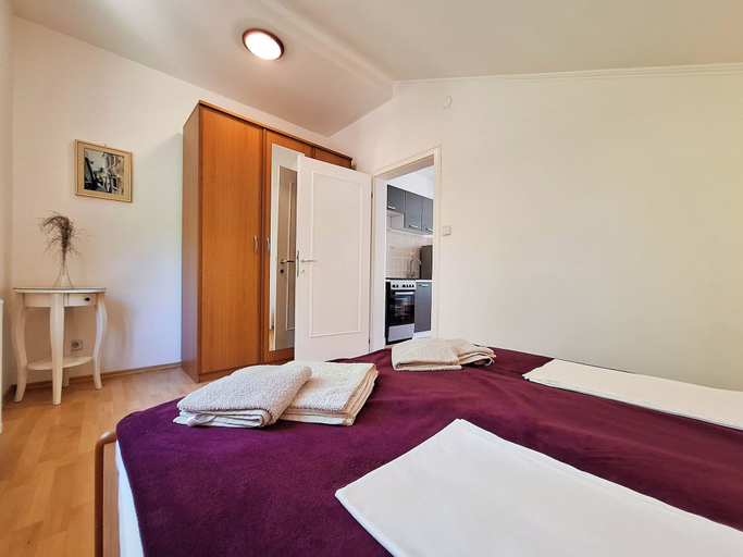 Room 2, Apartment Nenad, Vinodolska