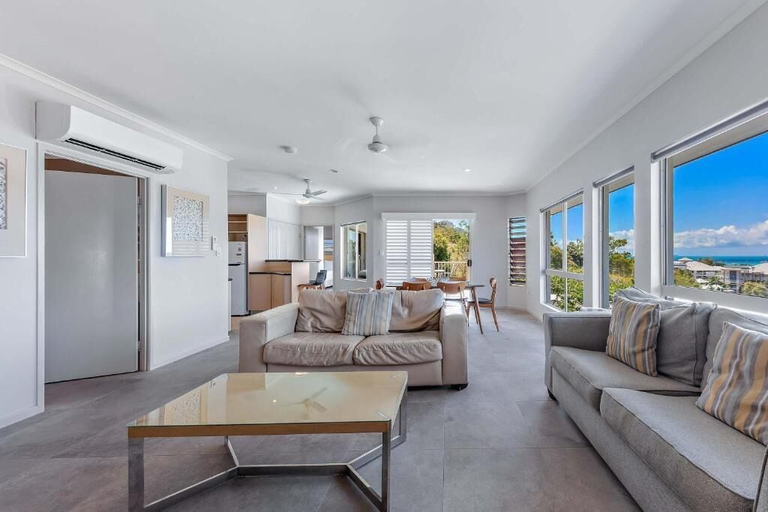 Living area 5, Spa Haven 18A Top Floor Private Spa, Whitsunday