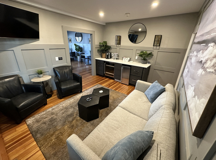 Living area 4, Very Cool 1 Bed/1 Bath In Downtown Pelham St - Unit 7 1 Bedroom Home, Newport