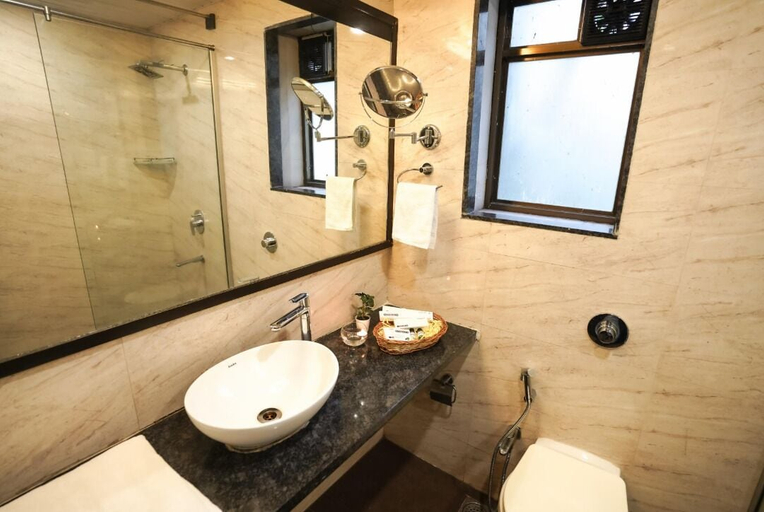Bathroom, Hotel Singh's Vashi Navi Mumbai, Thane