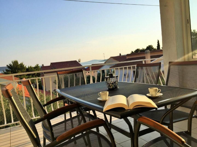 Terrace/patio 3, Apartments Apartmani Marin, Šibenik