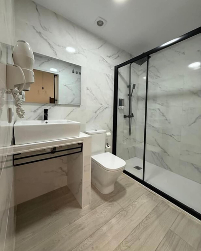 Bathroom 3, APARTAMENTOS CIUDAD DE LAS ARTES, Valencia