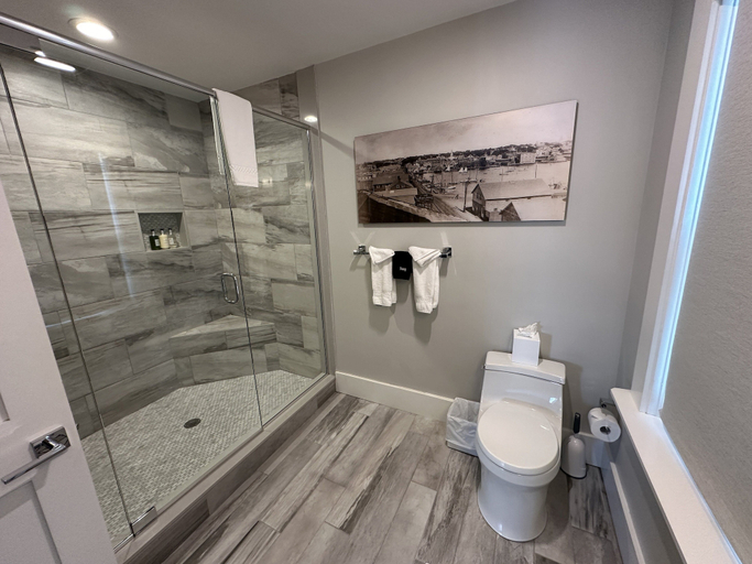 Bathroom 3, Contemporary 1 Bed/ 1 Bath On Historic Pelham St 1 Bedroom Home, Newport