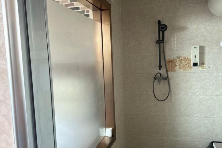 Bathroom 3, Hunyuan Haoya Express Hotel, Datong
