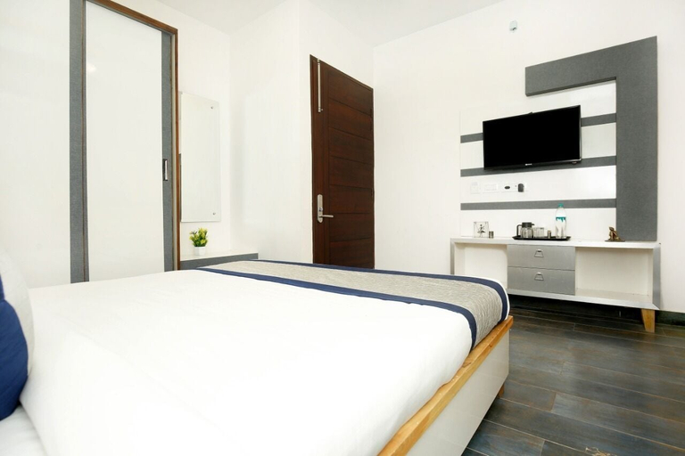 Room 5, hotel crystal empire, Panchkula