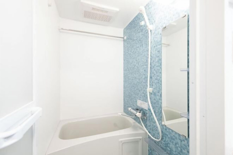 Bathroom 3, Ferio Kamata II, Ōta