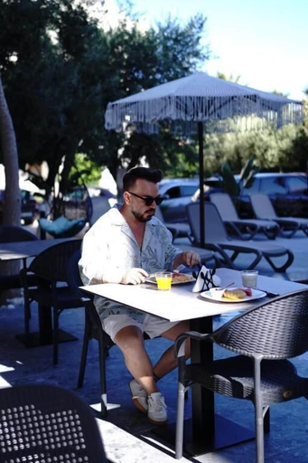 Food & Drinks 5, Resol Hotel 2, Sarandës