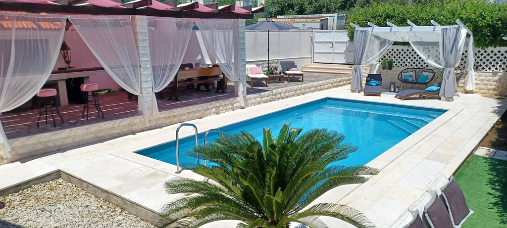 Outdoor pool 3, House Matenda House, Solin