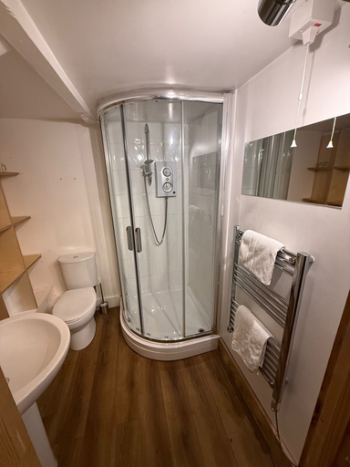 Bathroom 2, Ravensthorpe Rural Retreat, Northamptonshire