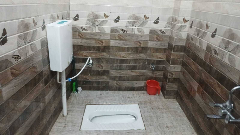 Bathroom 2, Royal Hotel, Chhatarpur