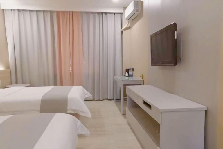 Bedroom 3, Holiday Inn, Bayin'gholin Mongol