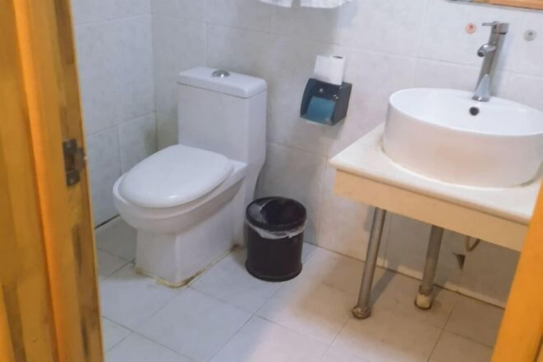 Bathroom 4, Haixin Youth Hotel, Zhengzhou