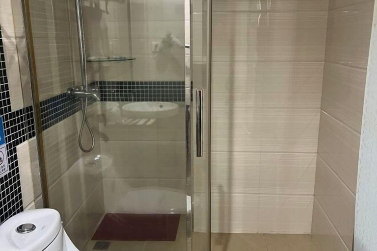 Bathroom 2, Yinhong Hostel, Jiangmen