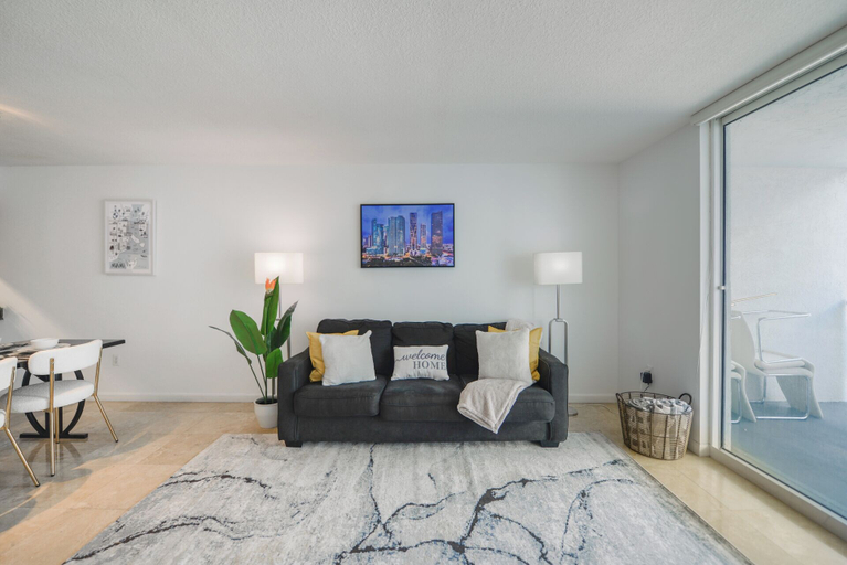 Living area 4, Brickell Bay 3318, Miami-Dade