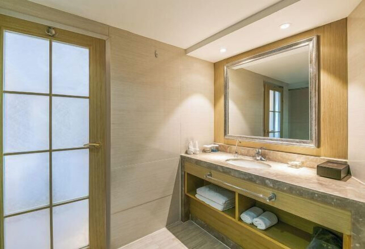 Bathroom 4, The Center Hotel, Yantai