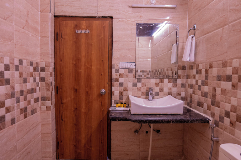 Bathroom 4, Flying Sparrow Riverside Resort, Nainital