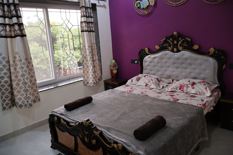 Room 2, Hotel Laxmi Niwas, Satara