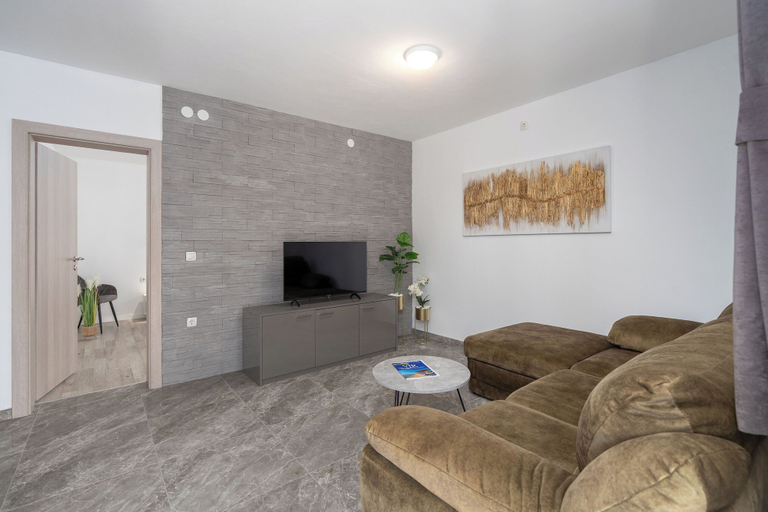 Others 5, Apartment Juli, Vir