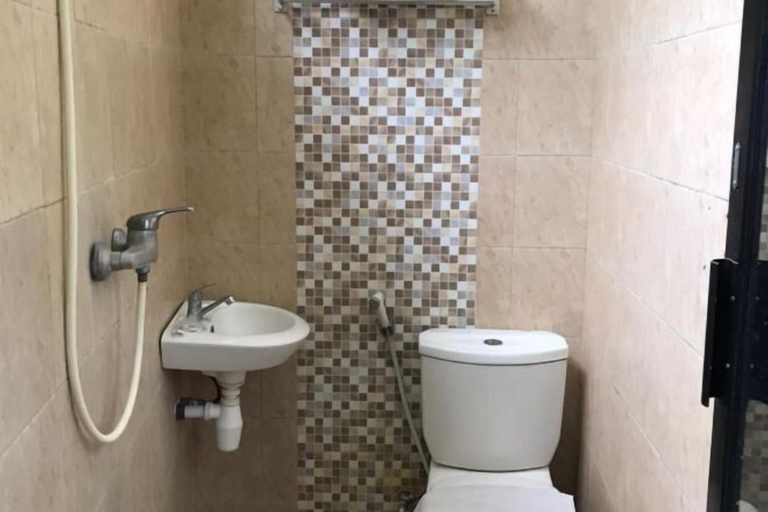 Bathroom 5, Grand Valonia, Jember