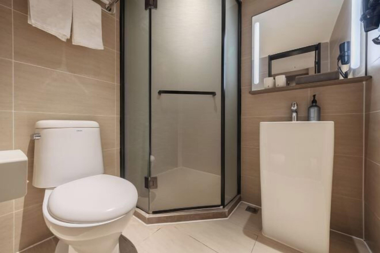 Bathroom 4, HanTing Hotel (Lijiang Old Town Dashuiche), Lijiang