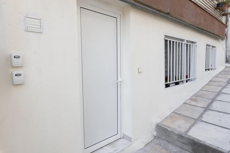 Room 2, Le Floor Urban Escape Near Thessaloniki Center, Central Macedonia