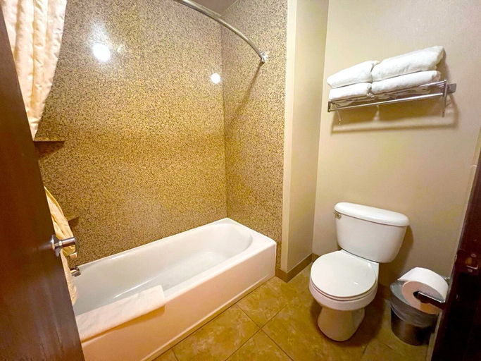 Bathroom 5, Radisson Hotel River Falls, Pierce
