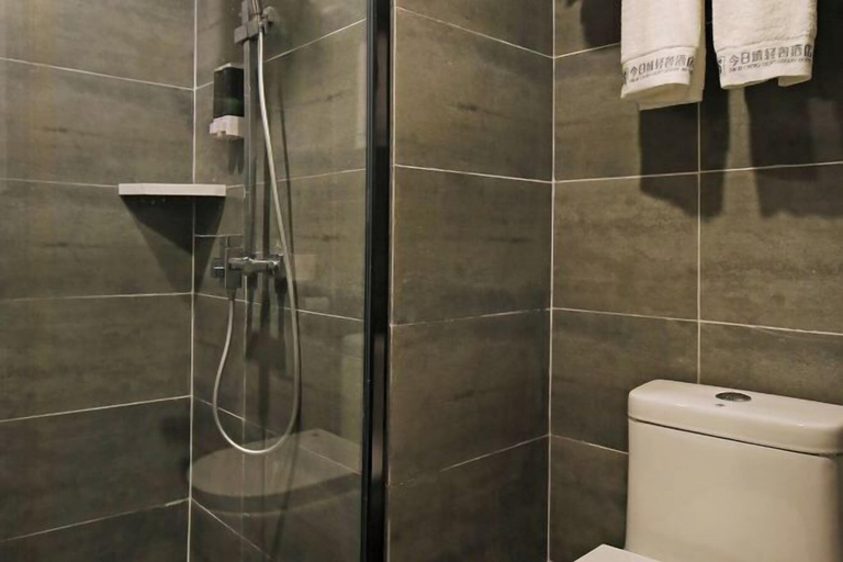 Bathroom 4, Jinricheng Hotel, Guilin