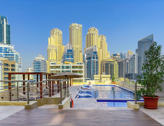 Pool 4, First Line Canal View Studio, Dubai