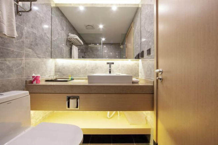 Bathroom 4, Jinfeng Hotel, Beijing