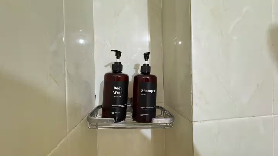 Bathroom 5, M-Town Residence 2BR by Betah Banget, Tangerang