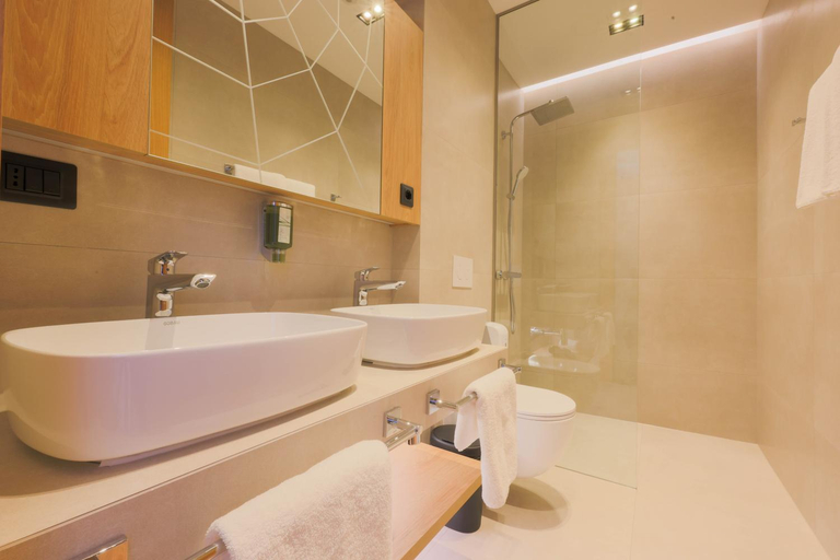 Bathroom, Hotel Gorenje, Priština