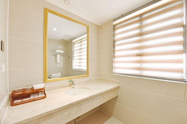 Bathroom 5, Yuntian Garden Hotel, Kunming