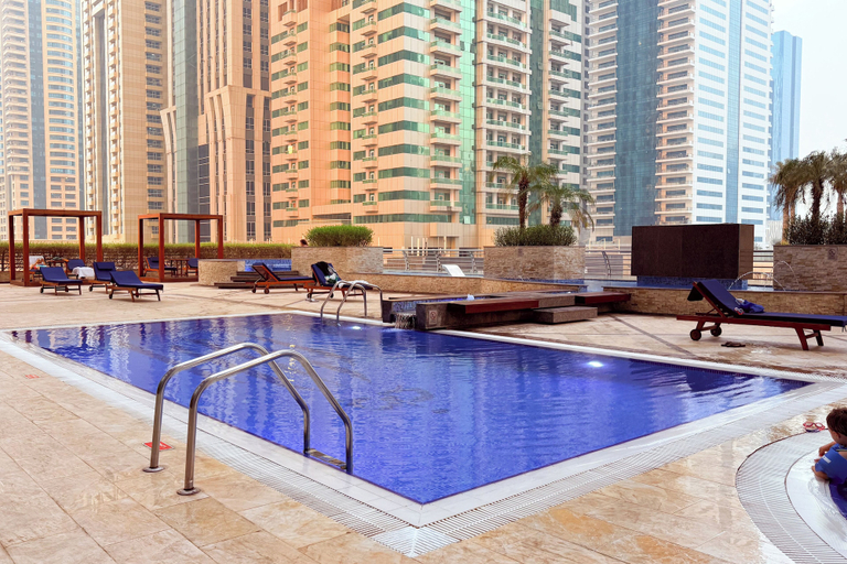 Pool 3, Large Flat with High Floor in Marina, Dubai