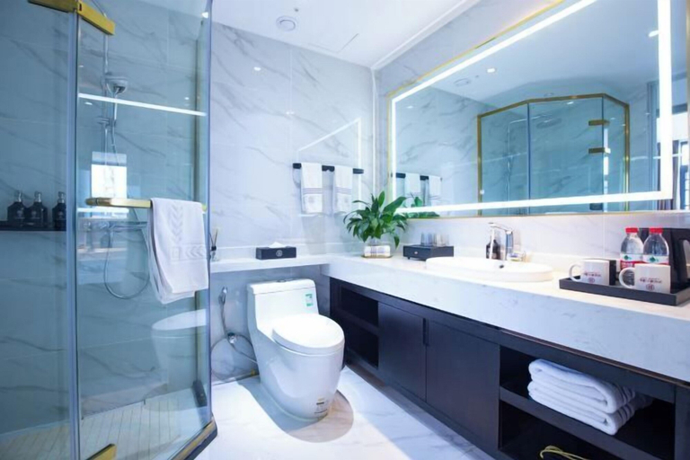 Bathroom, Ninglang Lugu Lake Hotel, Lijiang