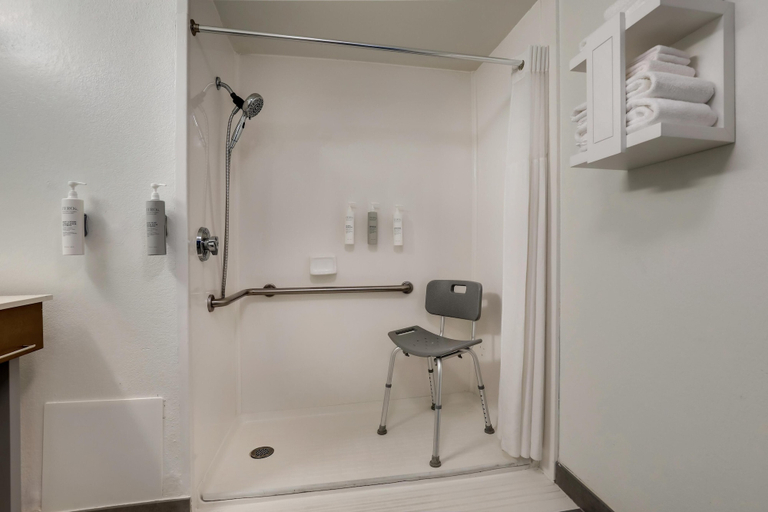 Bathroom 4, Hampton Inn Beaufort, Beaufort