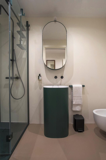 Bathroom 3, The Place, Milano