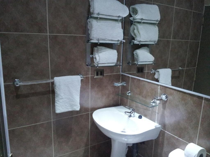 Bathroom 3, Hotel Astore Suites, Antofagasta