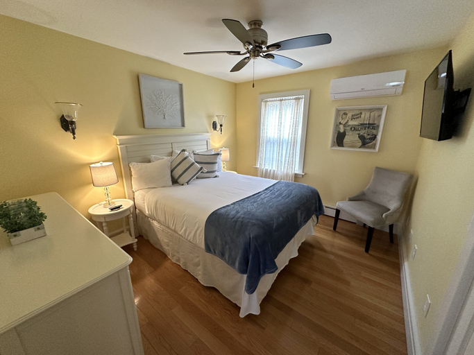 Room 3, 86 Dr Marcus House - Popular Broadway Area 6 Bedroom Home, Newport