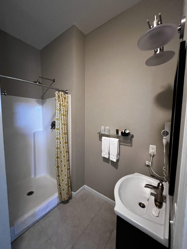 Bathroom 3, Haven Point Inn and Gallery, Kent