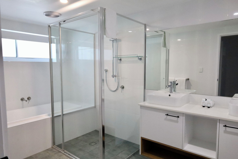Bathroom 4, Don Pancho by the Beach, Burnett  - Pt A
