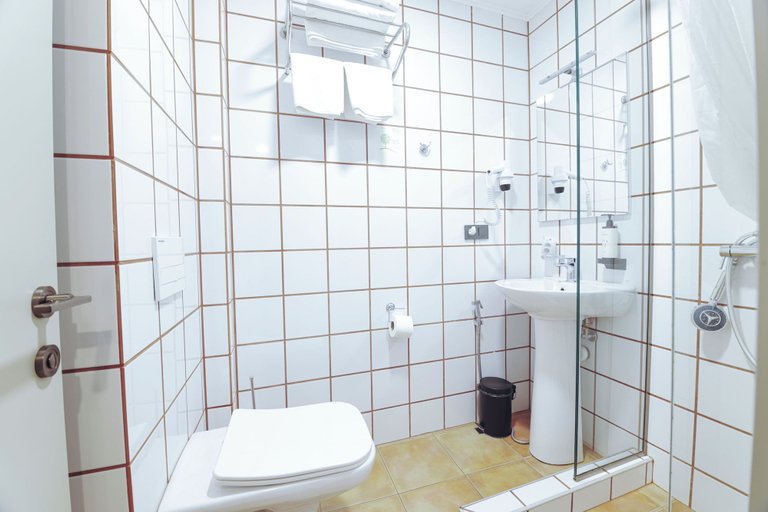 Bathroom 3, KING TAMAR HOTEL By LUXURIA HOTELS, Tbilisi