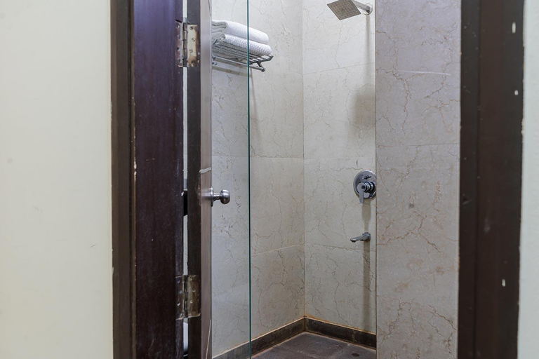 Bathroom 4, SKS Hospitality, Gurgaon