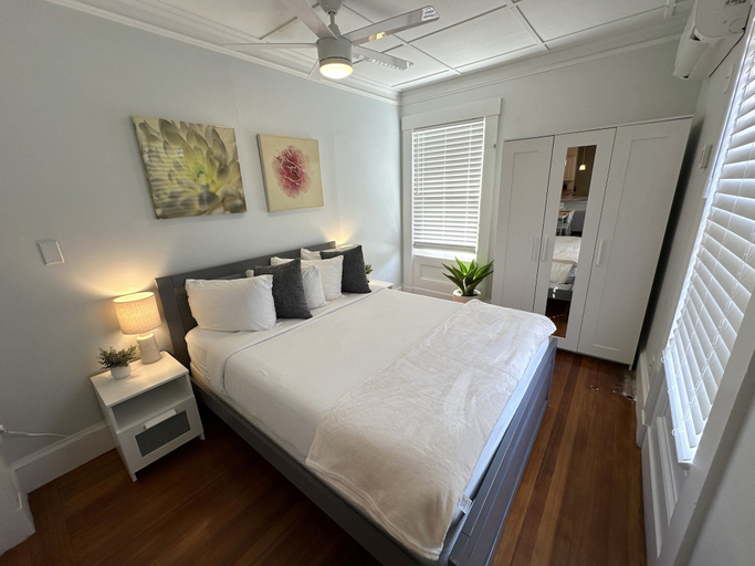 Room 5, Very Cool 2 Bed/ 1 Bath Apartment Downtown Npt. - Unit 4 2 Bedroom Apts, Newport