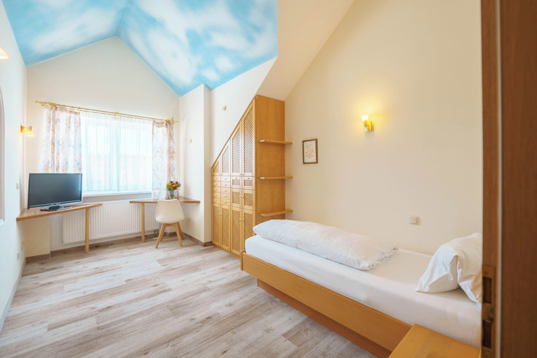 Bedroom 3, Hotel Plankl, Altötting