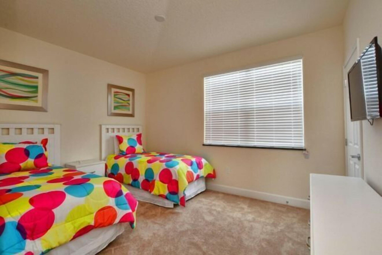 Room 4, Serenity 3 Bedroom Vacation Home 1523, Lake