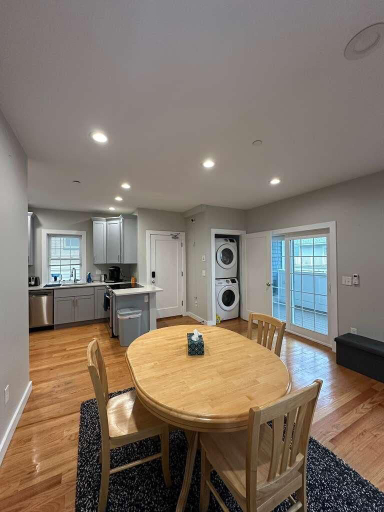 Dining 4, Homestay In Boston -, Boston