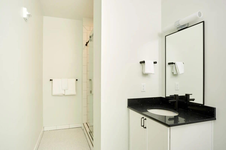 Bathroom 3, Roami at Canal Quarters, Orleans